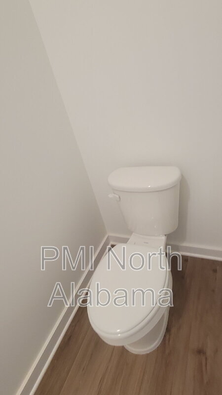 Building Photo - 7601 Discovery Pt Dr NW