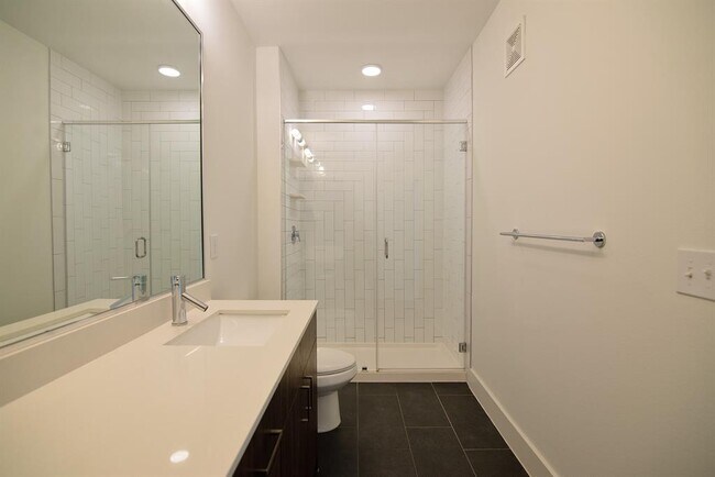 Building Photo - 2213 Poquito St