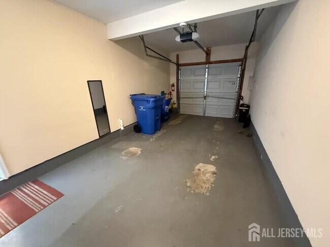 Building Photo - 942 Thomas Ave