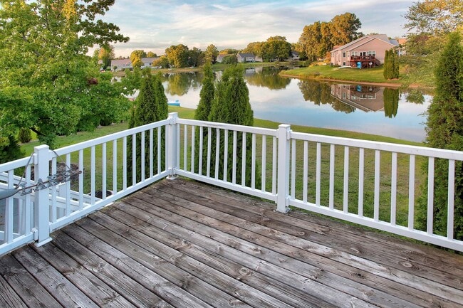 Building Photo - 3 BED 3 BATH HOME ON LAKE
