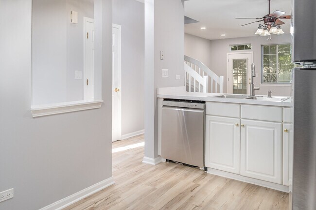 Building Photo - 3083 Anton Dr