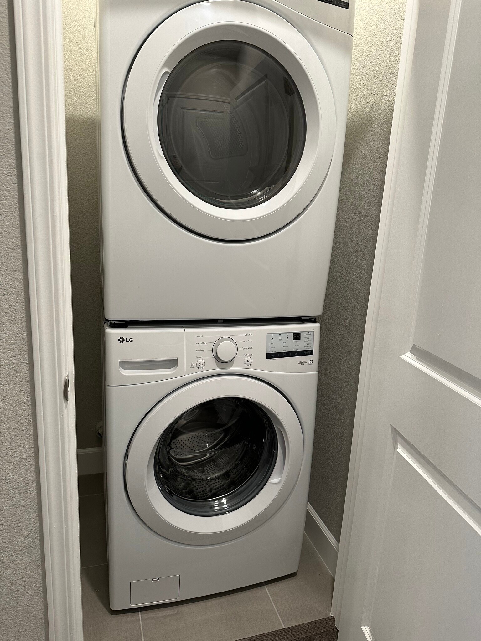 Building Photo - 3040 Vaughn Way