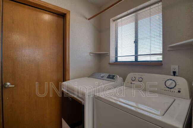 Building Photo - 2512 Cisco Dr S