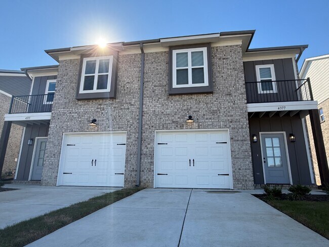 Building Photo - 4378 Parkcrest Dr