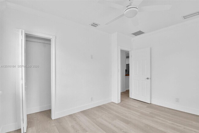 Building Photo - 2217 SW 1st Ct