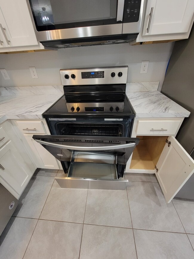 Building Photo - 7635 Legacy Trl