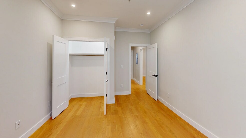 Building Photo - 164 Allston St