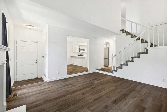 Building Photo - 8736 Oak Park Cir