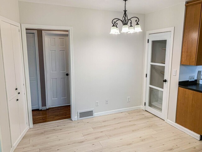 Building Photo - Spacious 4 bedroom house on a quiet North Ballard/Crown Hill  location