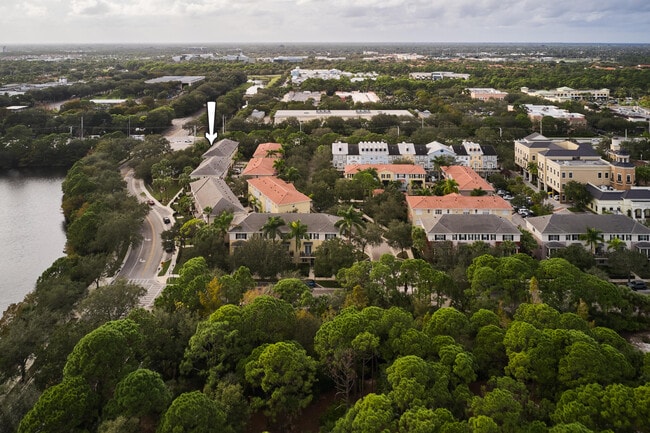 Building Photo - 463 School House Rd