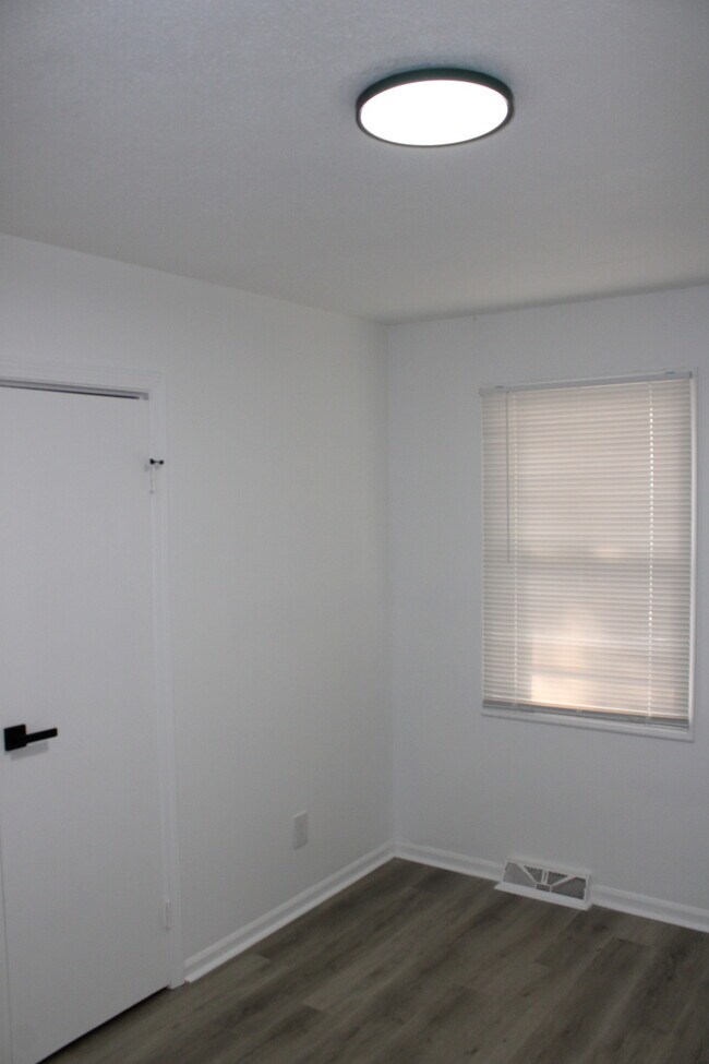 Building Photo - Spacious 4 bedrooms and 2 bathrooms in Kan...
