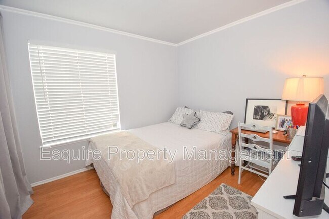 Building Photo - 6801 Dove St