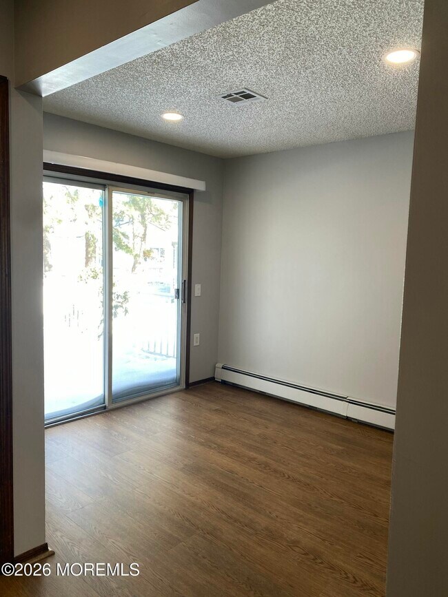 Building Photo - 7 Madras Ct