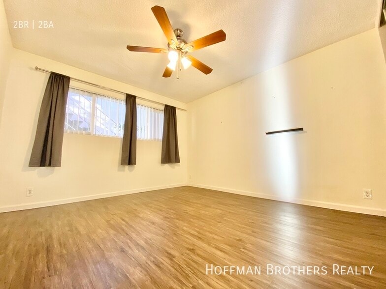 Building Photo - 1808 N Harvard Blvd