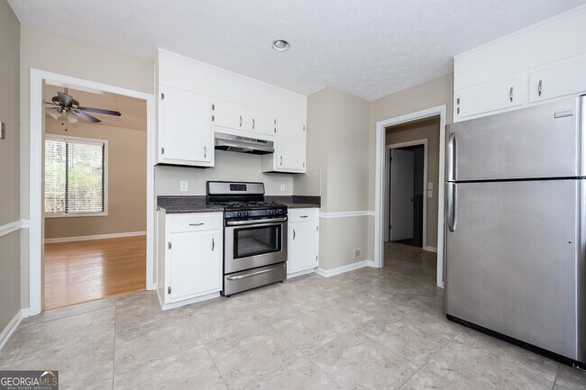 Building Photo - 120 Avalon Way