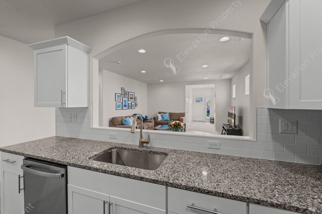 Building Photo - 2023 Hayden 3BR-2BA townhome in Redmond's ...