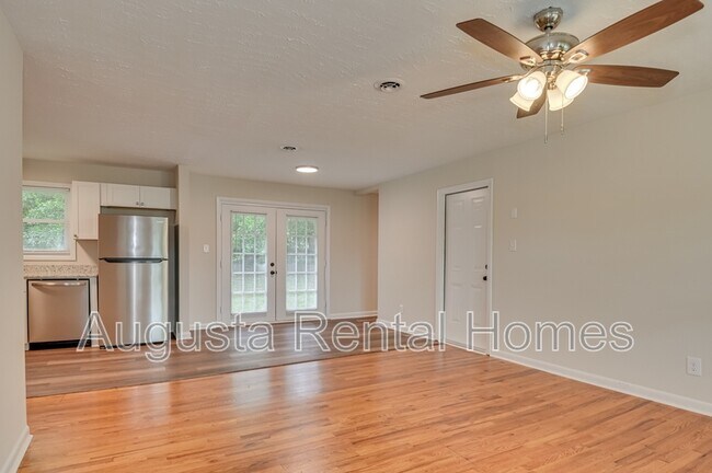 Building Photo - 1406 Ridgewood Dr