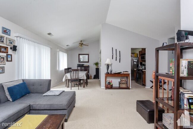 Building Photo - 250 Shoreline Cir