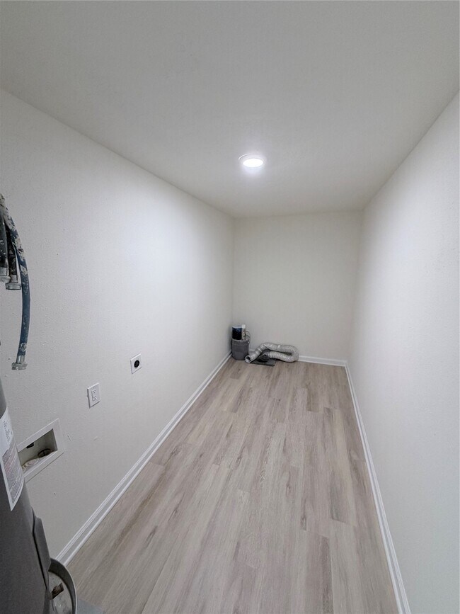 Building Photo - 1112 3rd St