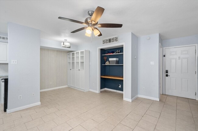 Building Photo - 1840 Burton Dr