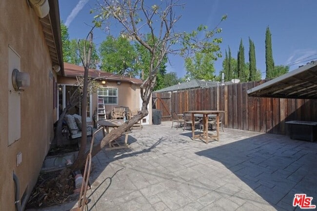 Building Photo - 4722 Ventura Canyon Ave