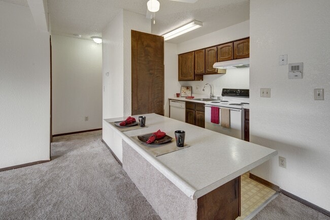 Building Photo - Continental