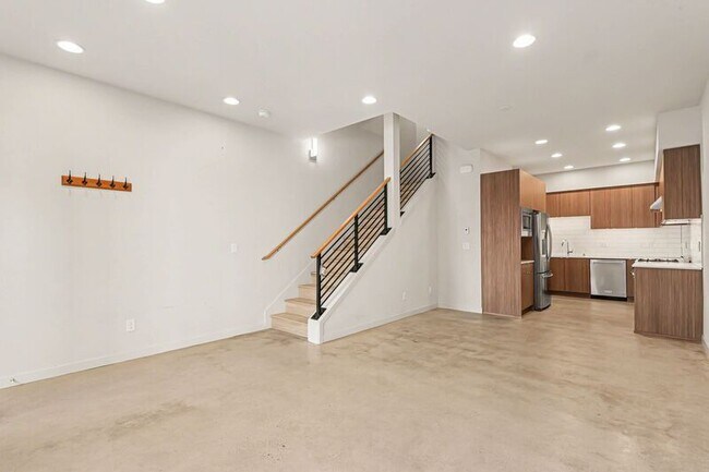 Building Photo - 3810 California Ave SW
