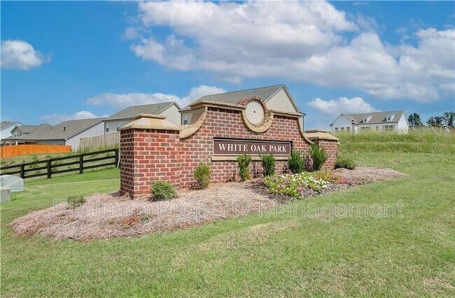 Building Photo - 4579 Silver Oak Dr