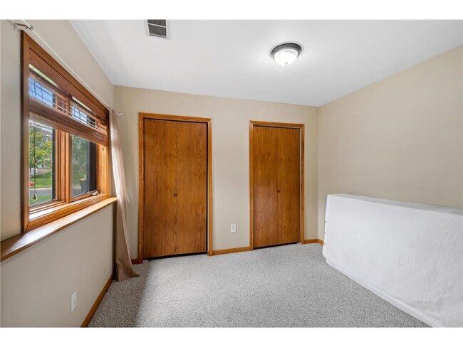 Building Photo - 14797 Lower Endicott Way