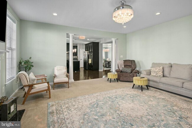 Building Photo - 42888 Southview Manor Dr