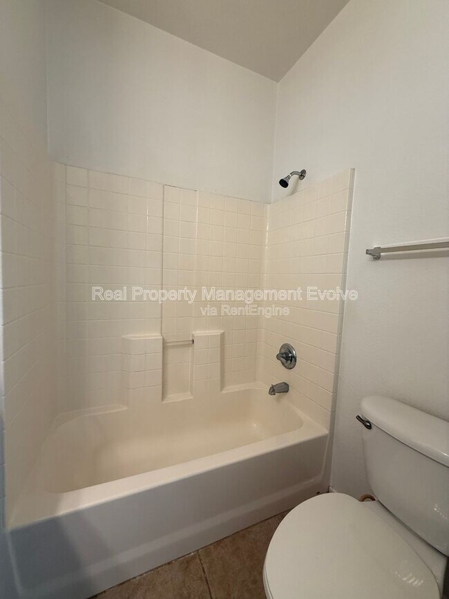 Building Photo - 1702 E Bell Rd