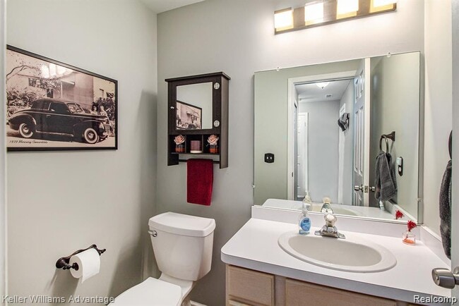 Building Photo - 130 Lakeshore Pointe Dr