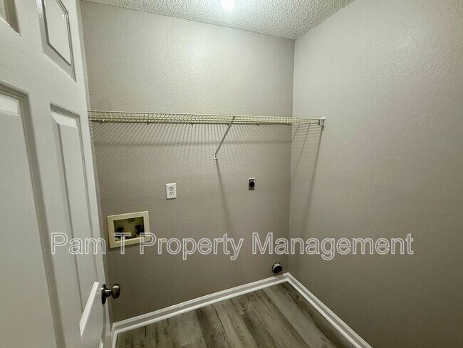 Building Photo - 227 Sugar Mill Dr
