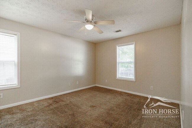 Building Photo - 605 Baron Dr