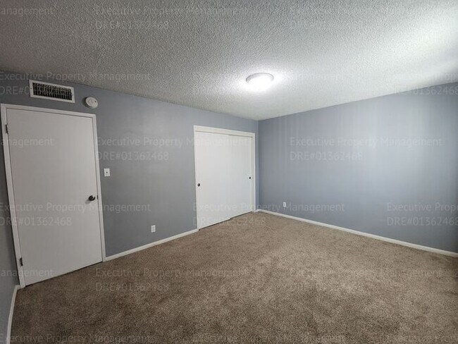 Building Photo - 3 Bedroom 2 Bath house