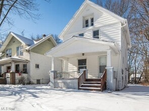 Building Photo - 702 Grace Ave