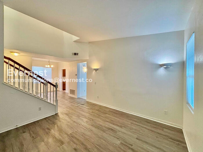 Building Photo - 27620 Parkside Dr