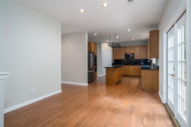 Building Photo - 174 Ennisbrook Dr SE