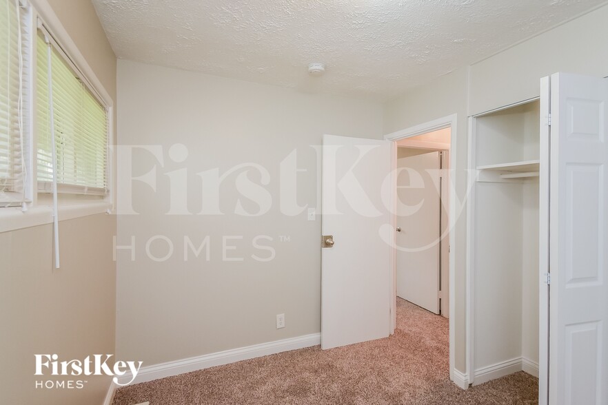 Building Photo - 4931 Karen Dr