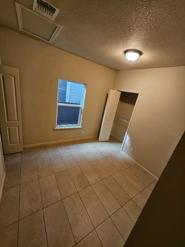 Building Photo - 1016 Center St