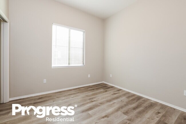 Building Photo - 420 S Blue River Loop