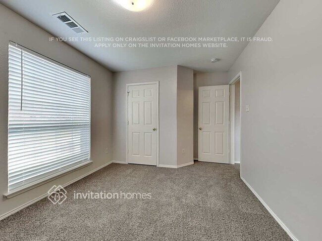 Building Photo - 1755 Cresthill Dr