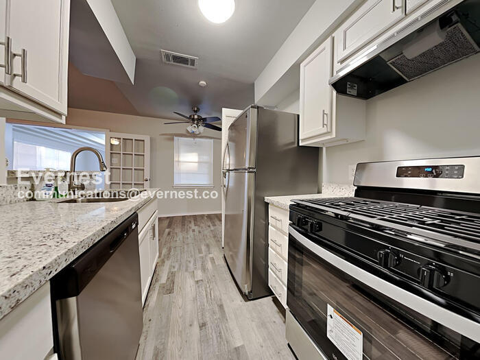 Building Photo - 5242 Grace Point Ln