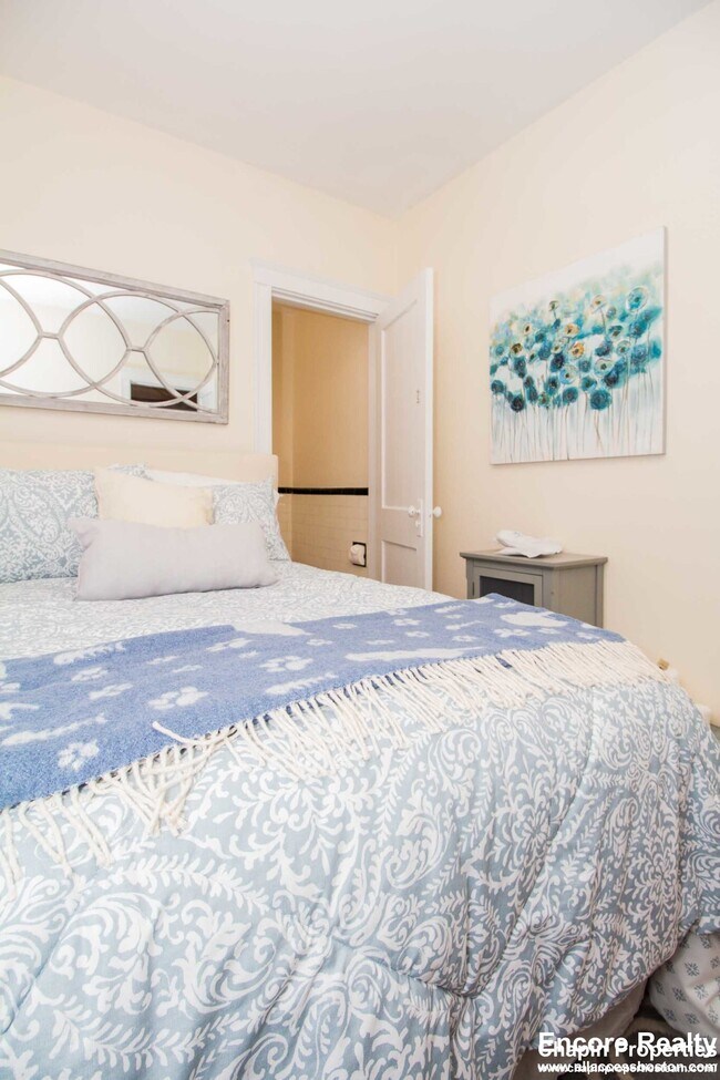 Building Photo - 191 Kent St