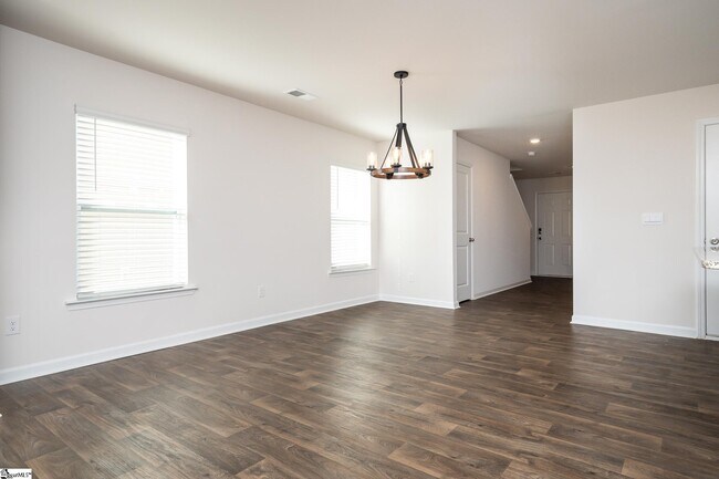 Building Photo - 114 Green Oak Dr
