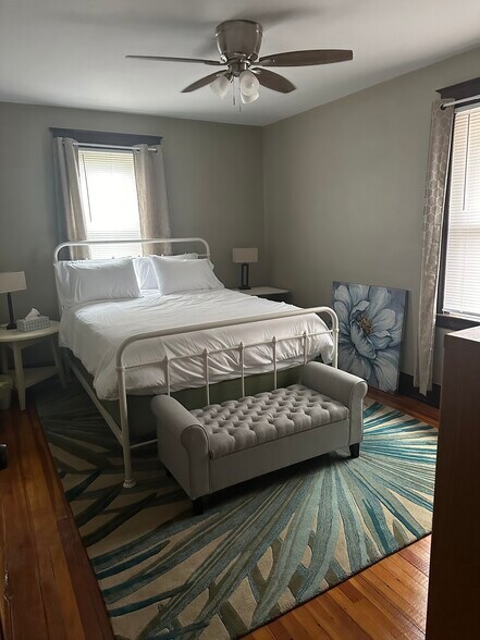 Large bedroom - 2533 Valley View Ct