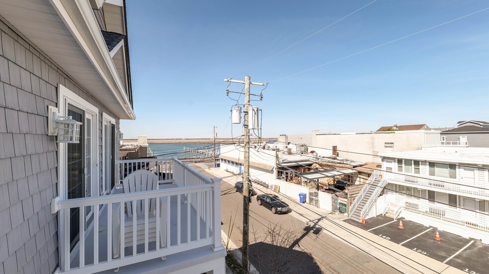 Building Photo - 210 N Madison Ave