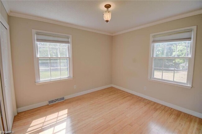 Building Photo - 1002 Phineas Dr
