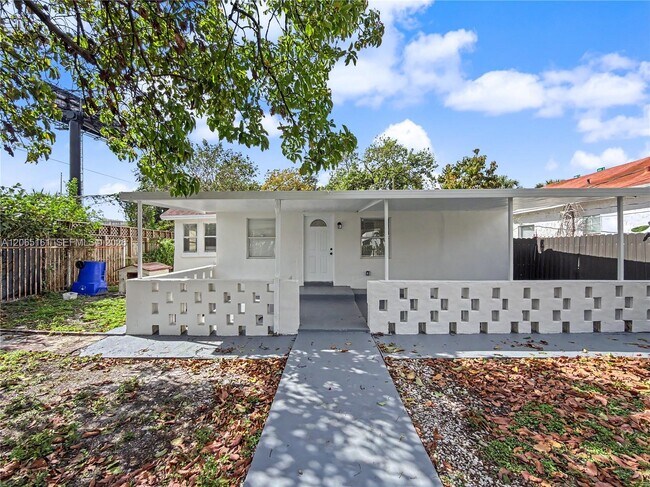 Building Photo - 228 NW 39th St