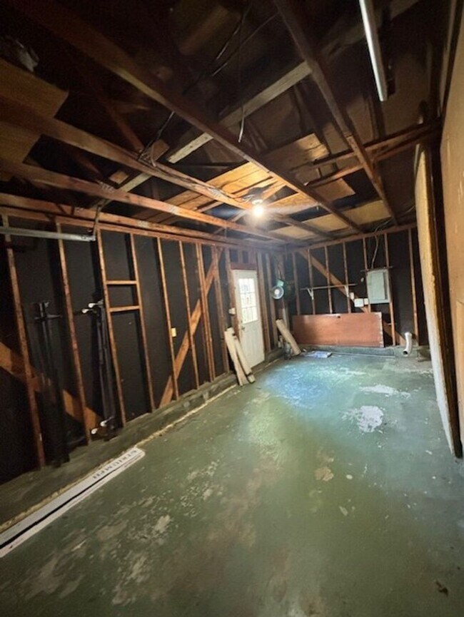 Building Photo - Windsor Oaks West